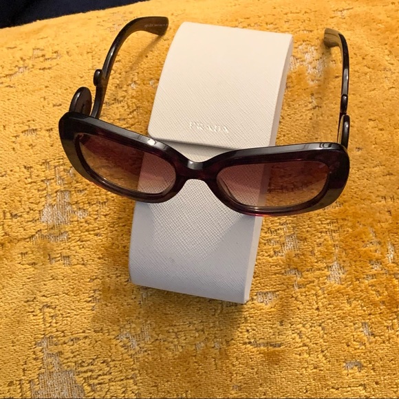 Prada Sunglasses. - Picture 5 of 6